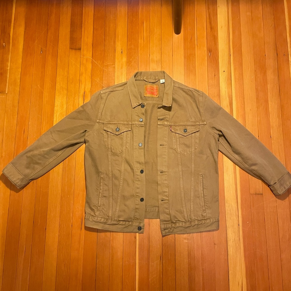 Brown/ Tan Levi’s denim jacket XL